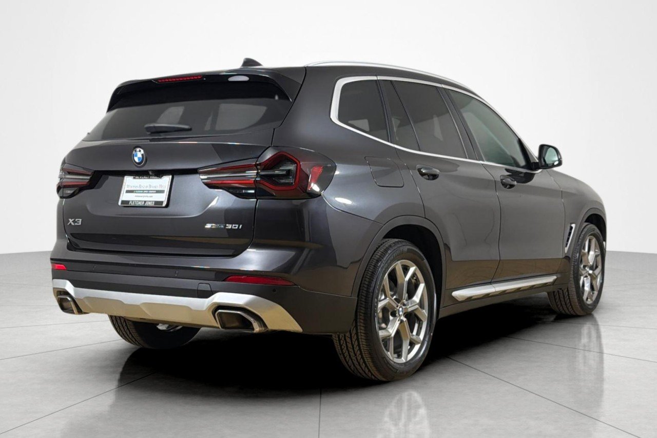 Used 2024 GRAPHITE GREY METALL BMW sDrive30i image 5