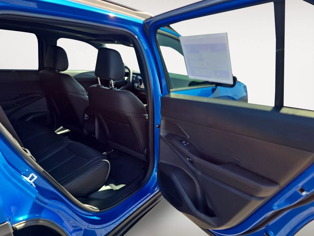 New 2026 Hydro Blue Pearl-Coat Exterior Paint Jeep Limited image 11