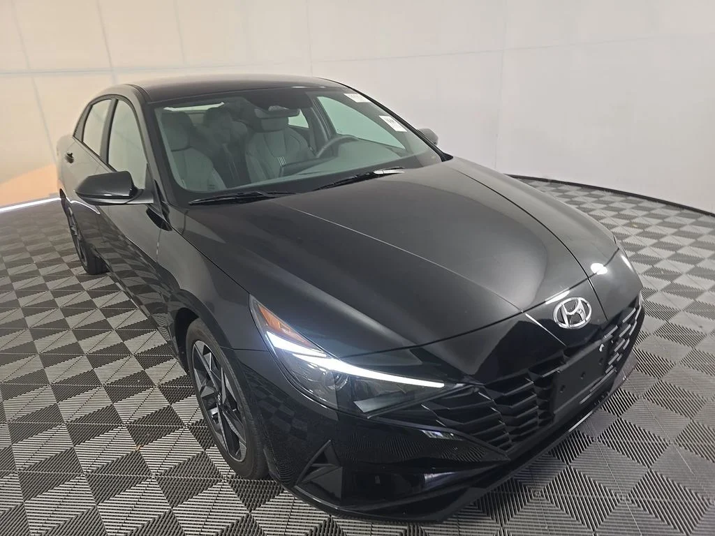 Certified Used 2023 Black Hyundai SEL image 1