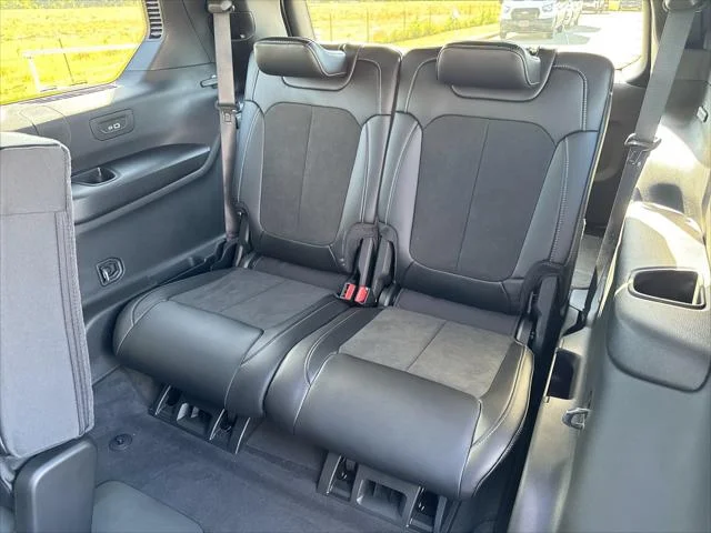 New 2027 Bright White Clear-Coat Paint Jeep Laredo Altitude image 23