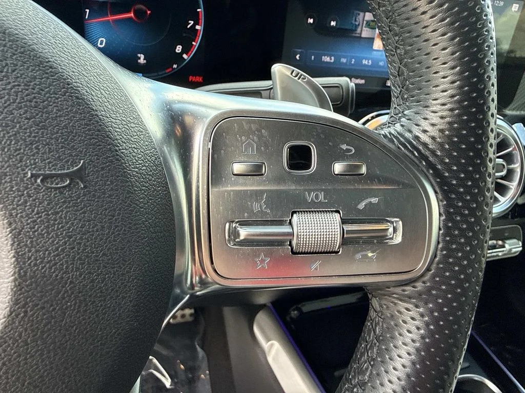 Used 2022  Mercedes-Benz GLB 35 AMG® image 35