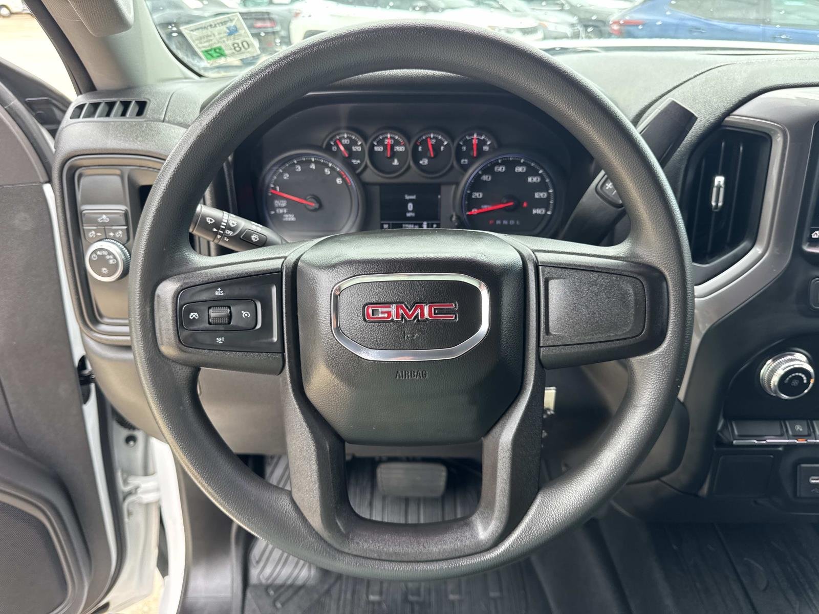 Used 2021 Summit White GMC  image 21