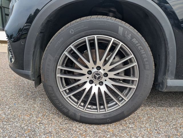 Used 2025 Black Mercedes-Benz GLC 300 image 11