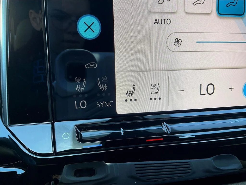 New 2026 White Volkswagen 2.0T SE w/Technology image 19