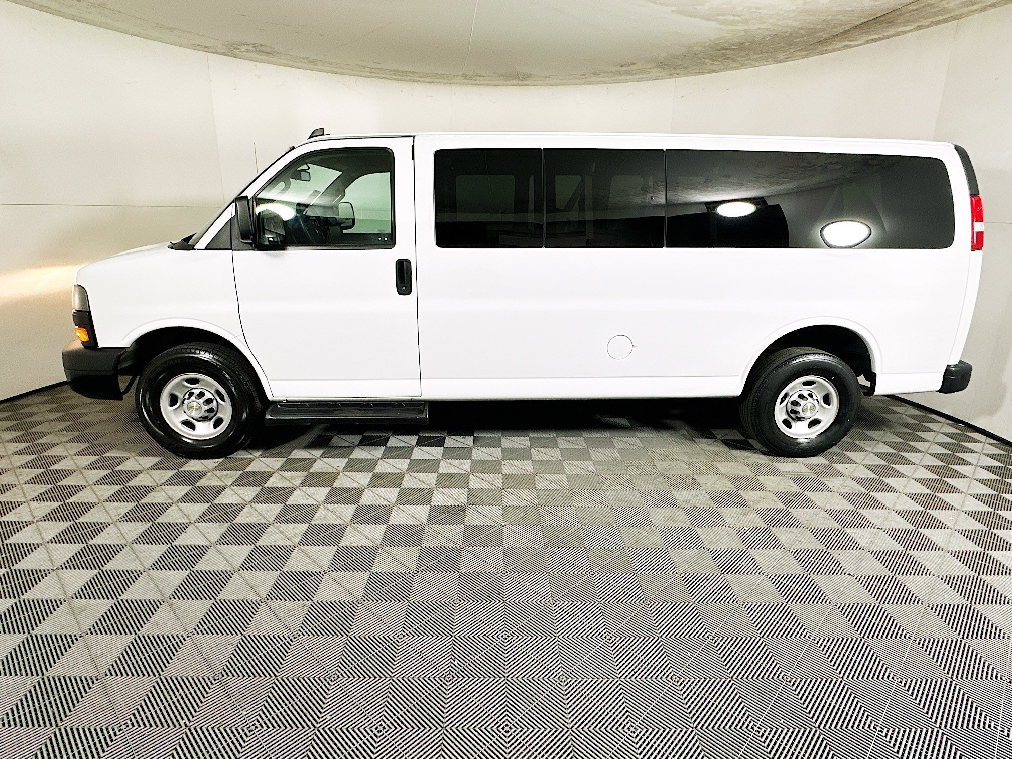 2023 Chevrolet Express thumbnail 8