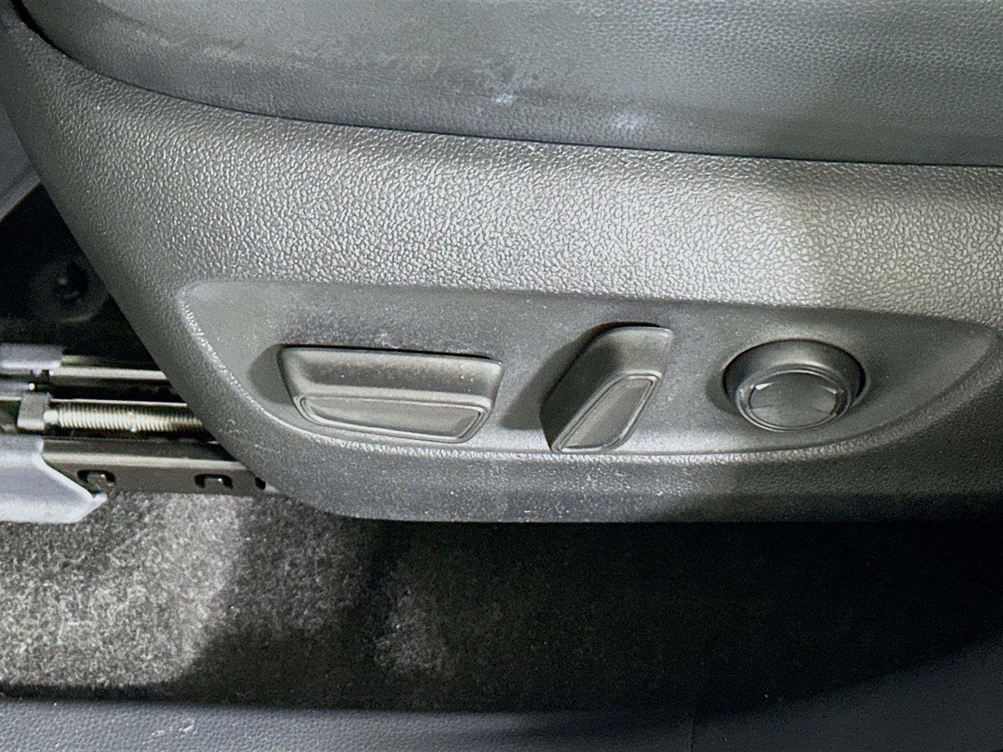 Certified Used 2025 Pearl Toyota XLE image 13