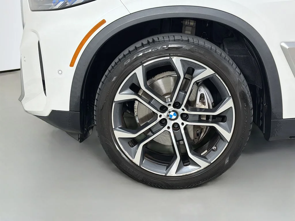 Used 2024 White BMW sDrive40i image 33
