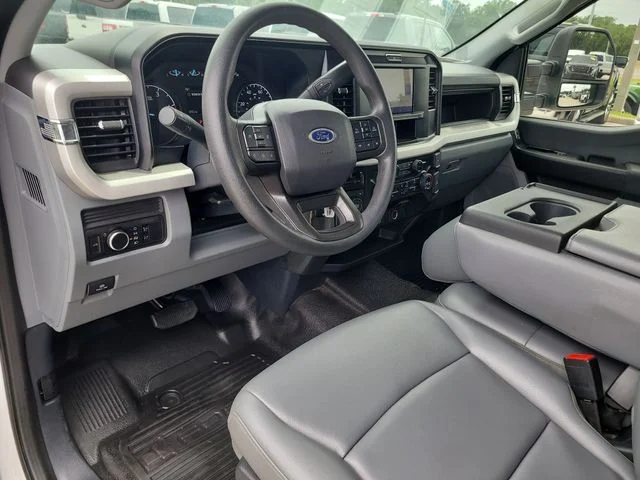 Used 2025 White Ford XL image 18