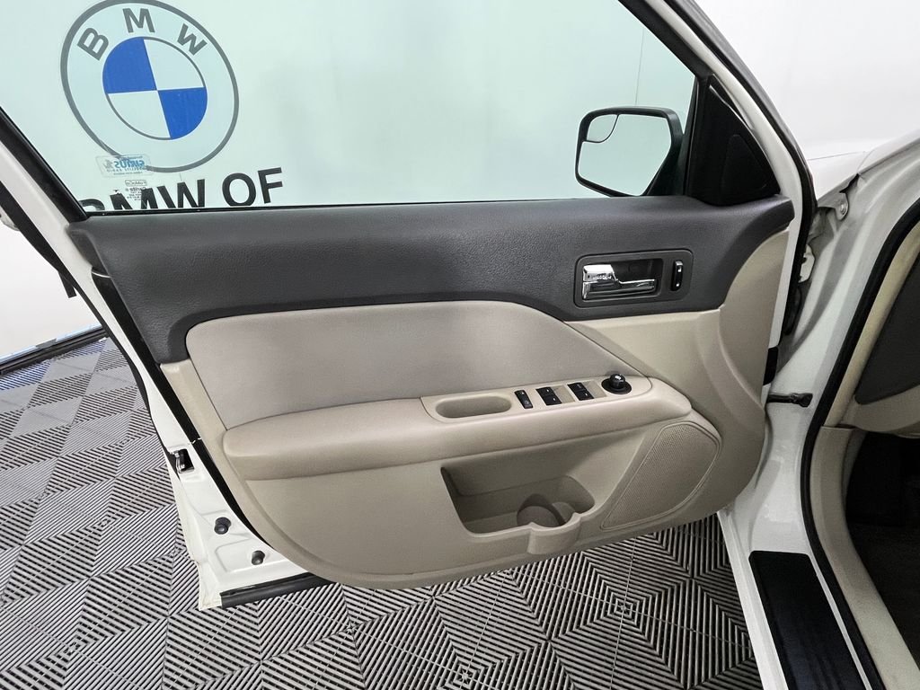 Used 2012 White Ford SE image 24