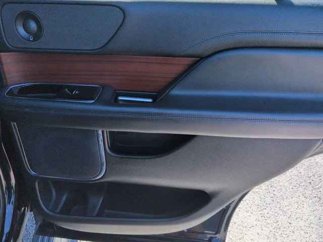 Used 2021 Black Lincoln Reserve image 34