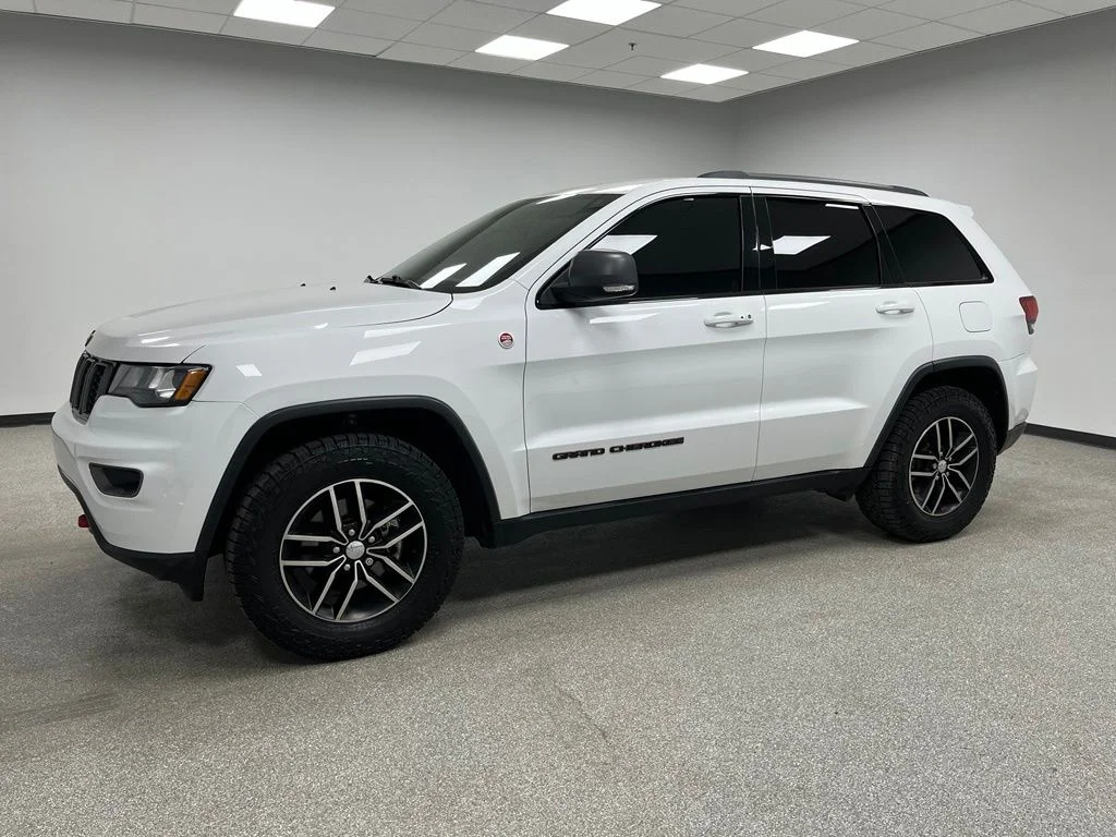 Used 2017 White Jeep Trailhawk image 6