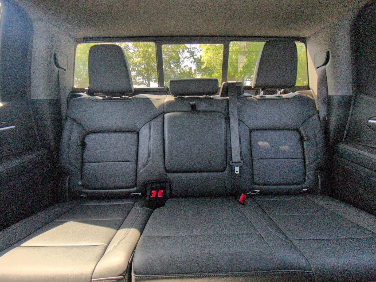 Used 2025 Summit White Chevrolet RST image 31