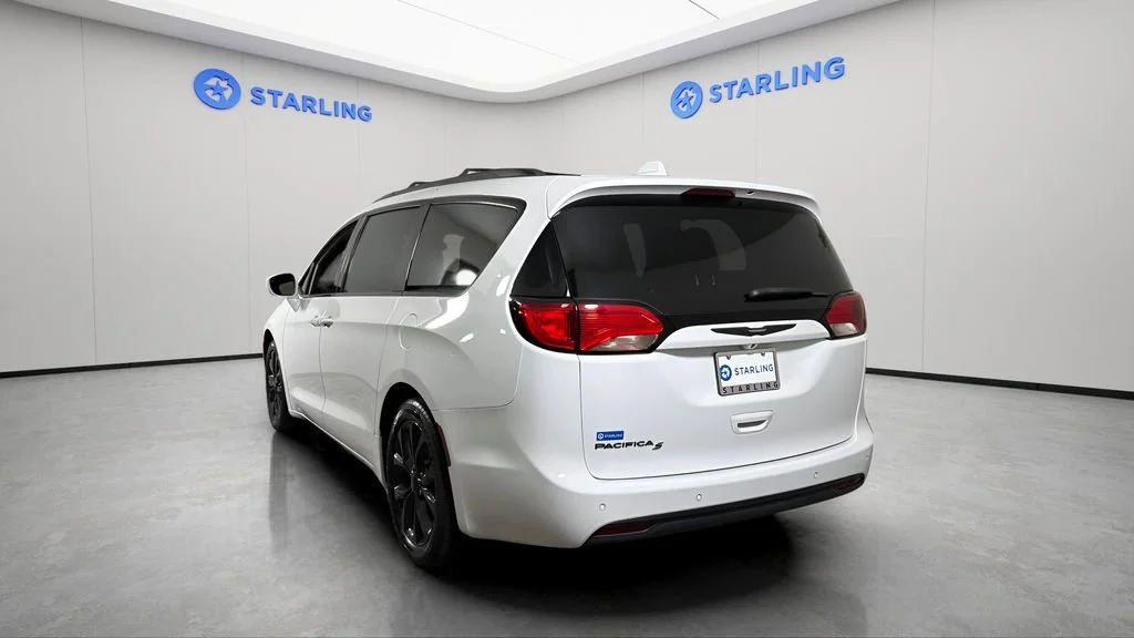 Used 2019 White Chrysler Touring Plus image 7