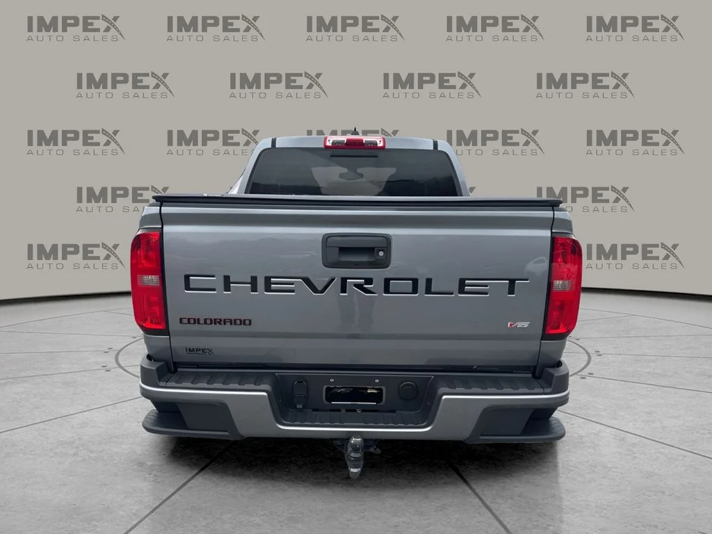 Used 2021 Gray Chevrolet LT image 4