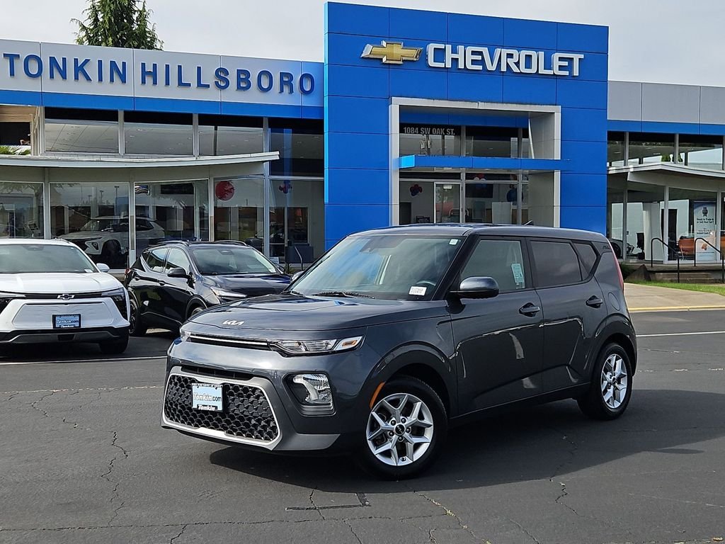 Used 2022 Gravity Gray Kia LX image 1