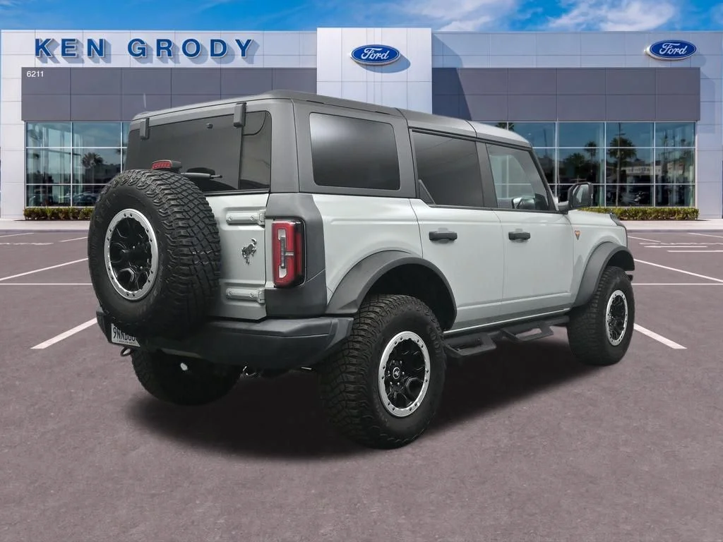 Used 2023 Gray Ford Badlands image 7
