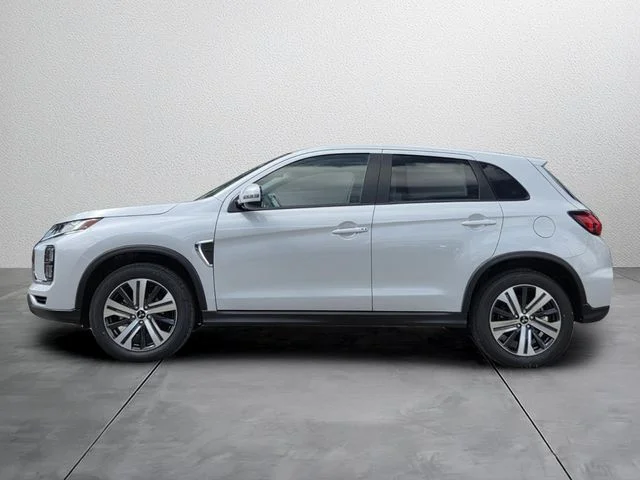 New 2026 White Mitsubishi 2.0 SE image 3