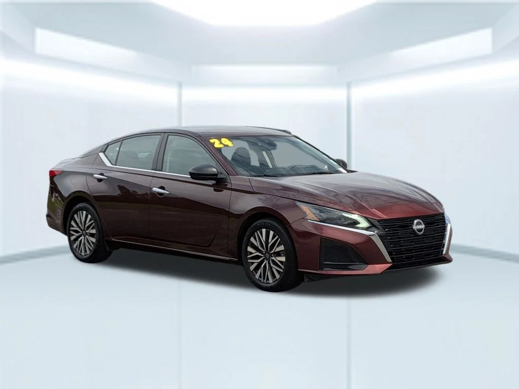Used 2024 Red Nissan 2.5 SV image 8
