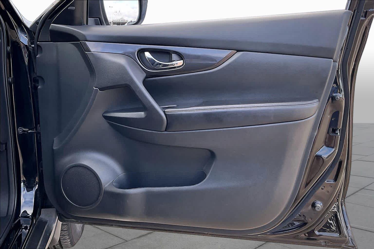Used 2019 Magnetic Black Pearl Nissan S image 21