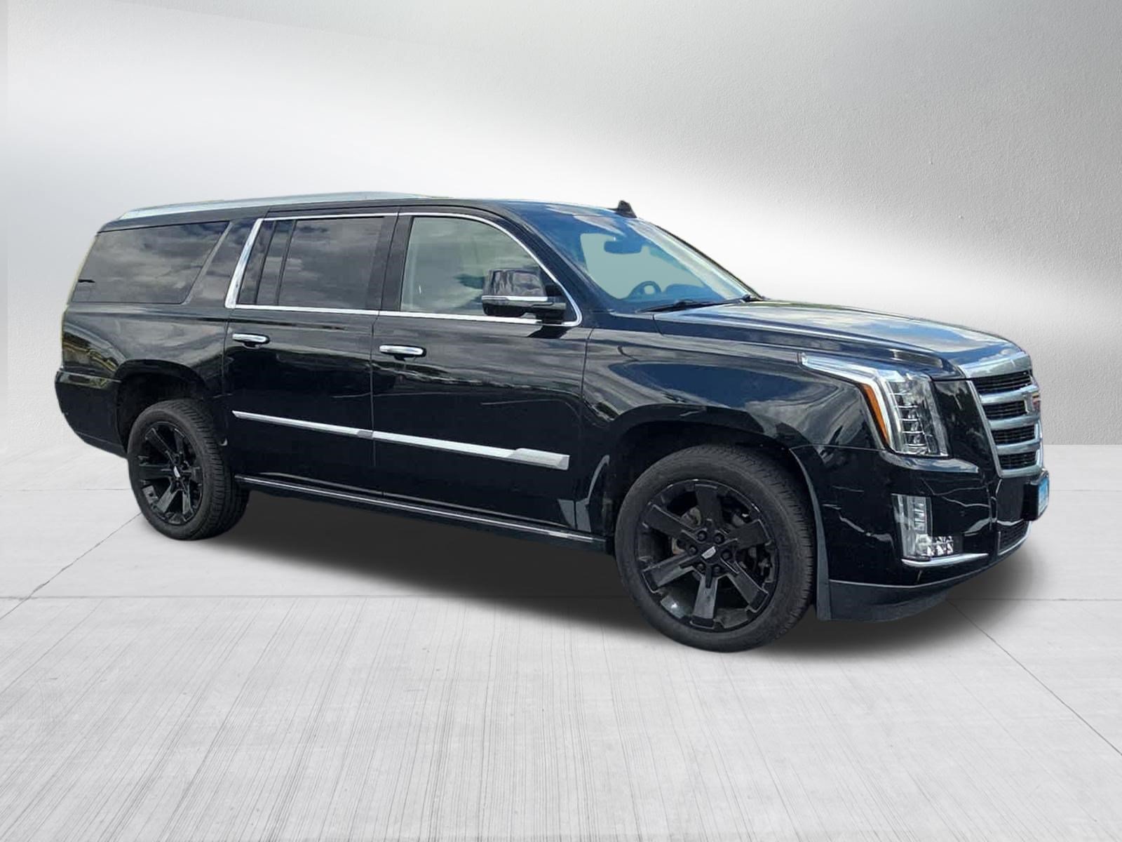 Used 2019 Cadillac Escalade ESV Premium Luxury with VIN 1GYS4JKJ9KR184033 for sale in Vadnais Heights, Minnesota