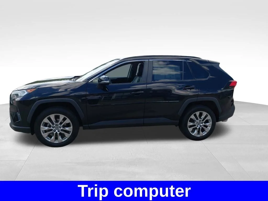 Used 2019 Midnight Black Metallic Toyota XLE Premium image 26