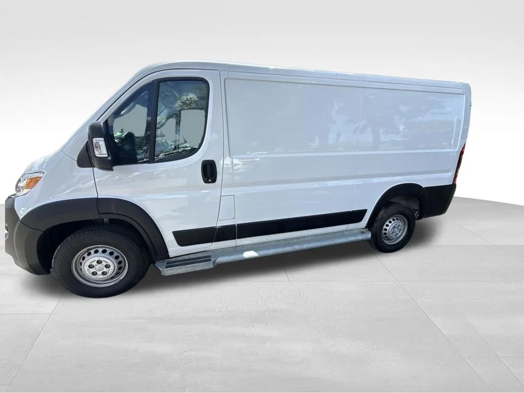 Used 2025 White Ram Base image 2