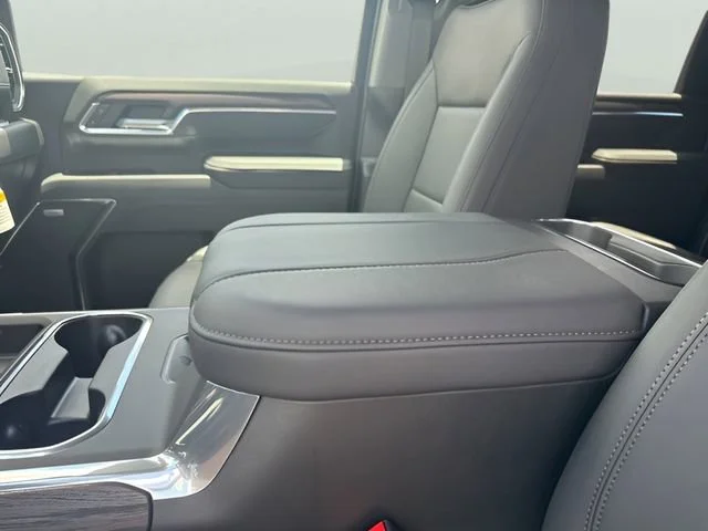 2025 GMC Sierra 2500HD SLT - Photo 13