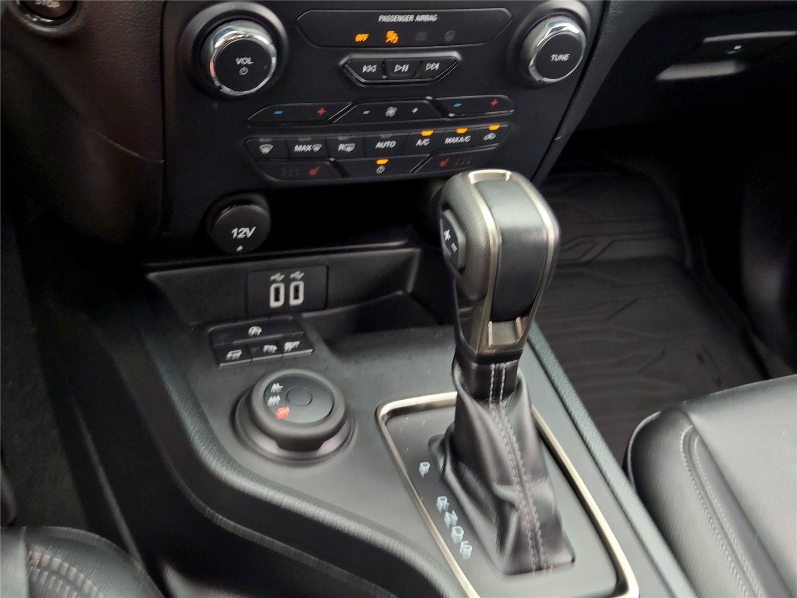 Used 2022 Gray Ford LARIAT image 33