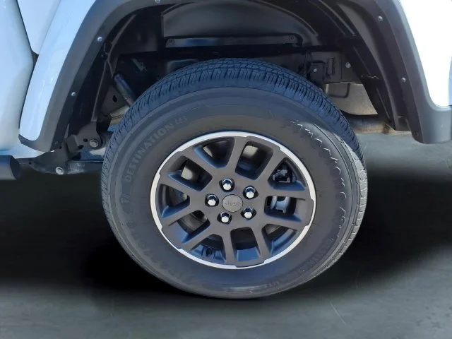 Used 2023 White Jeep Overland image 14