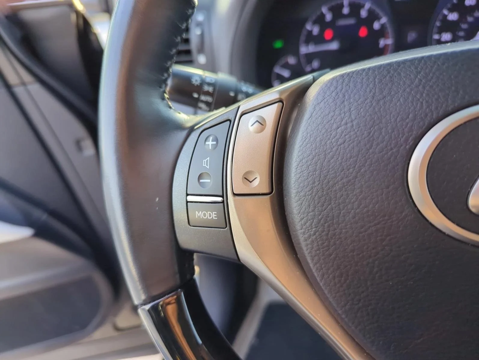 Used 2015 Obsidian Lexus  image 16
