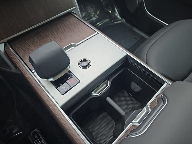 New 2026 Fuji White Land Rover SE image 18