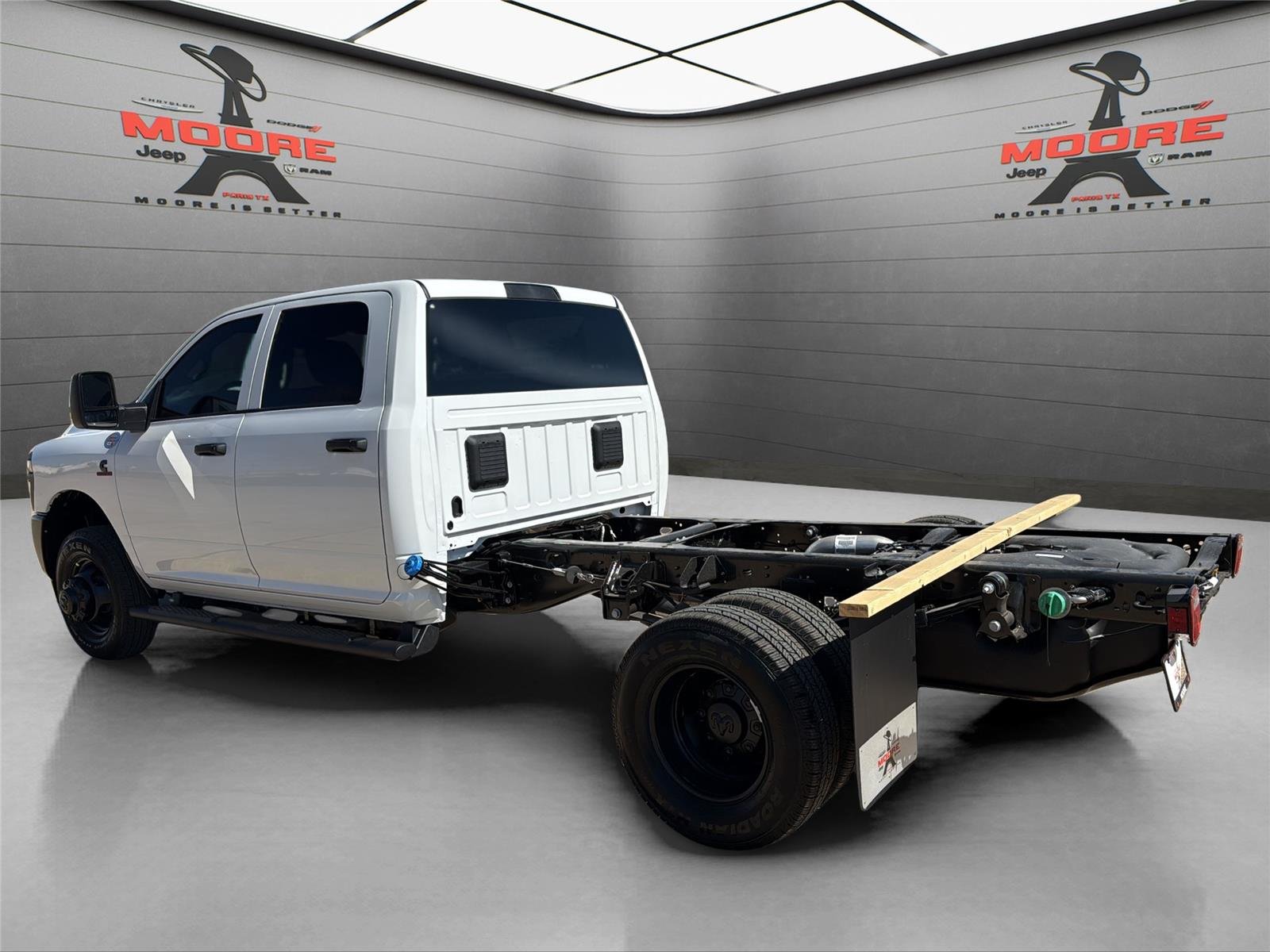 New 2026 Bright White Clear-Coat Exterior Paint RAM Tradesman image 6
