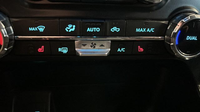 Used 2023 Oxford White Ford XLT image 29