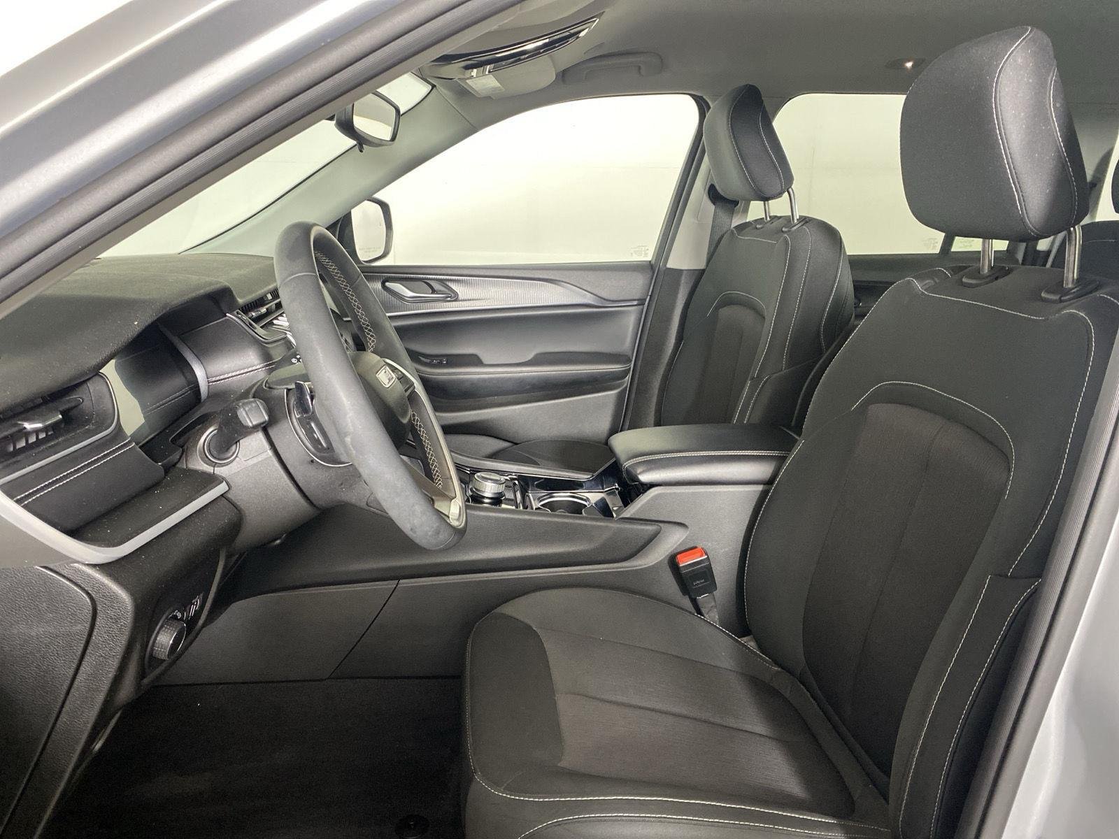 Used 2023 Silver Zynith Jeep Laredo image 13