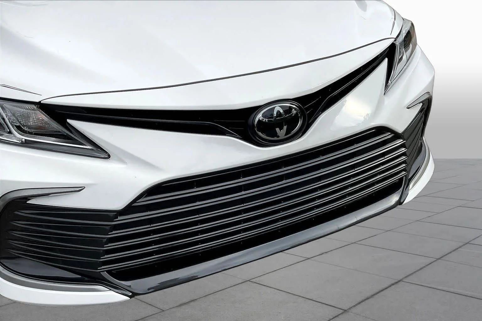 Used 2024 Ice Cap Toyota LE image 29