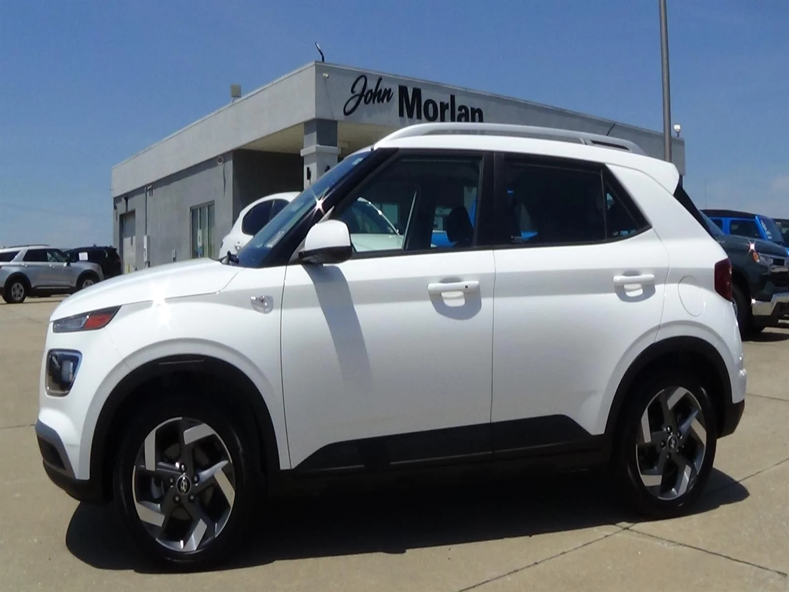Used 2025 Lunar White (saw) Hyundai SEL image 1