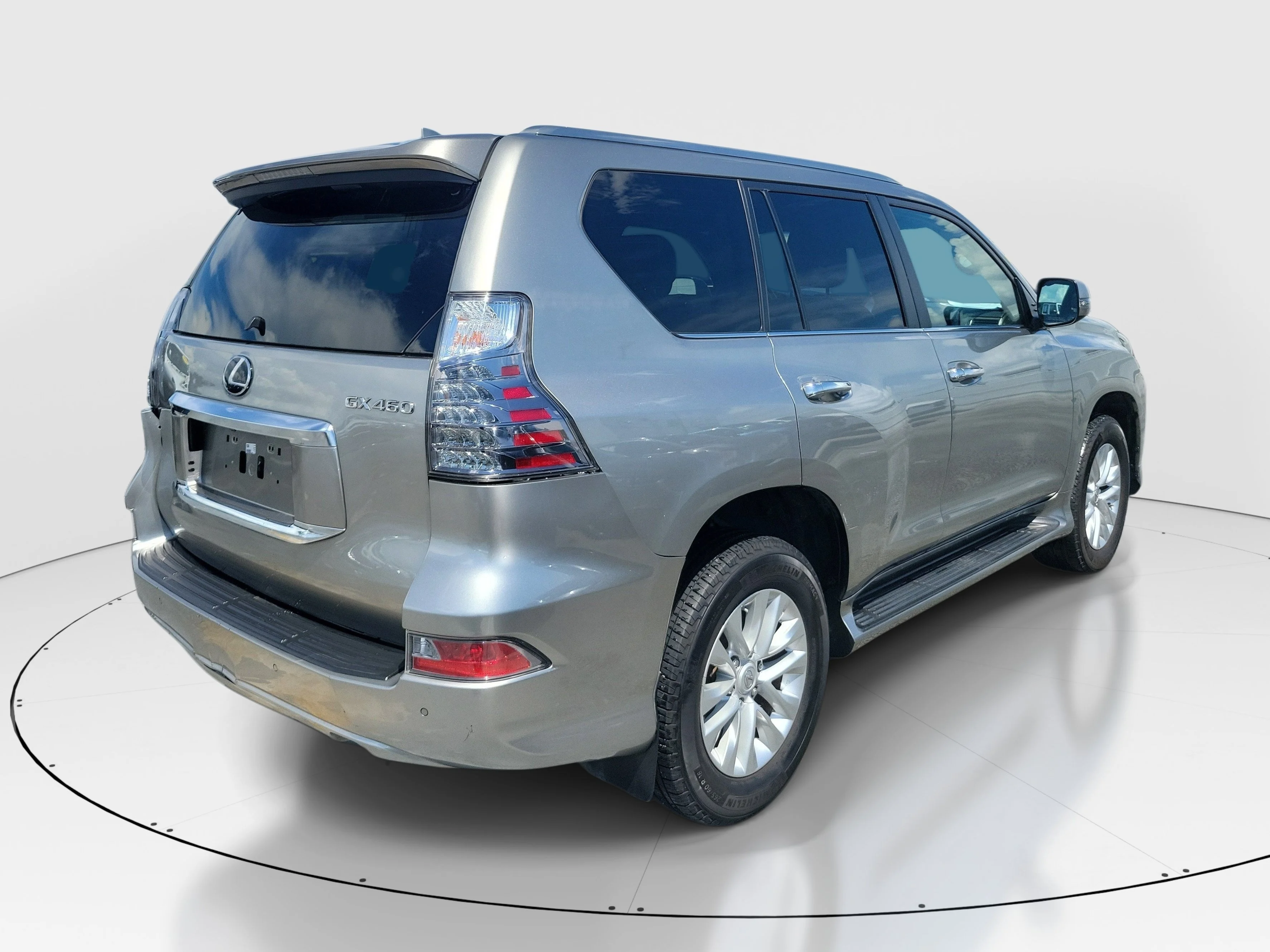 Used 2021 Silver Lexus 460 image 6