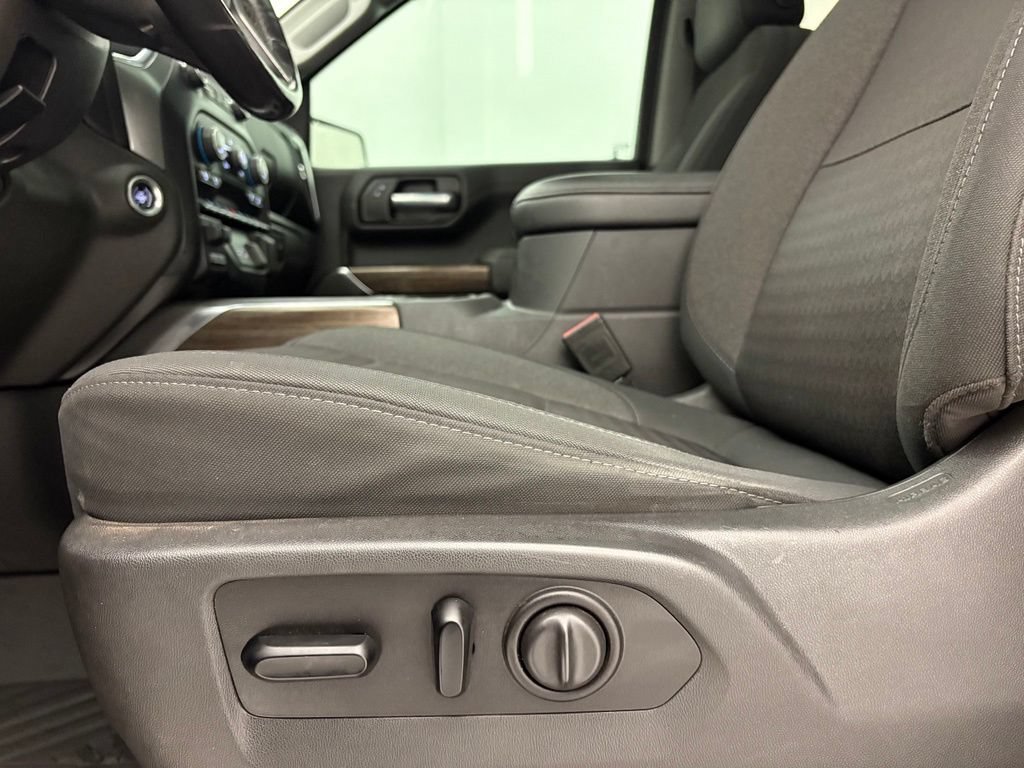 Used 2020 CAJUN RED TINTCOAT Chevrolet RST image 29