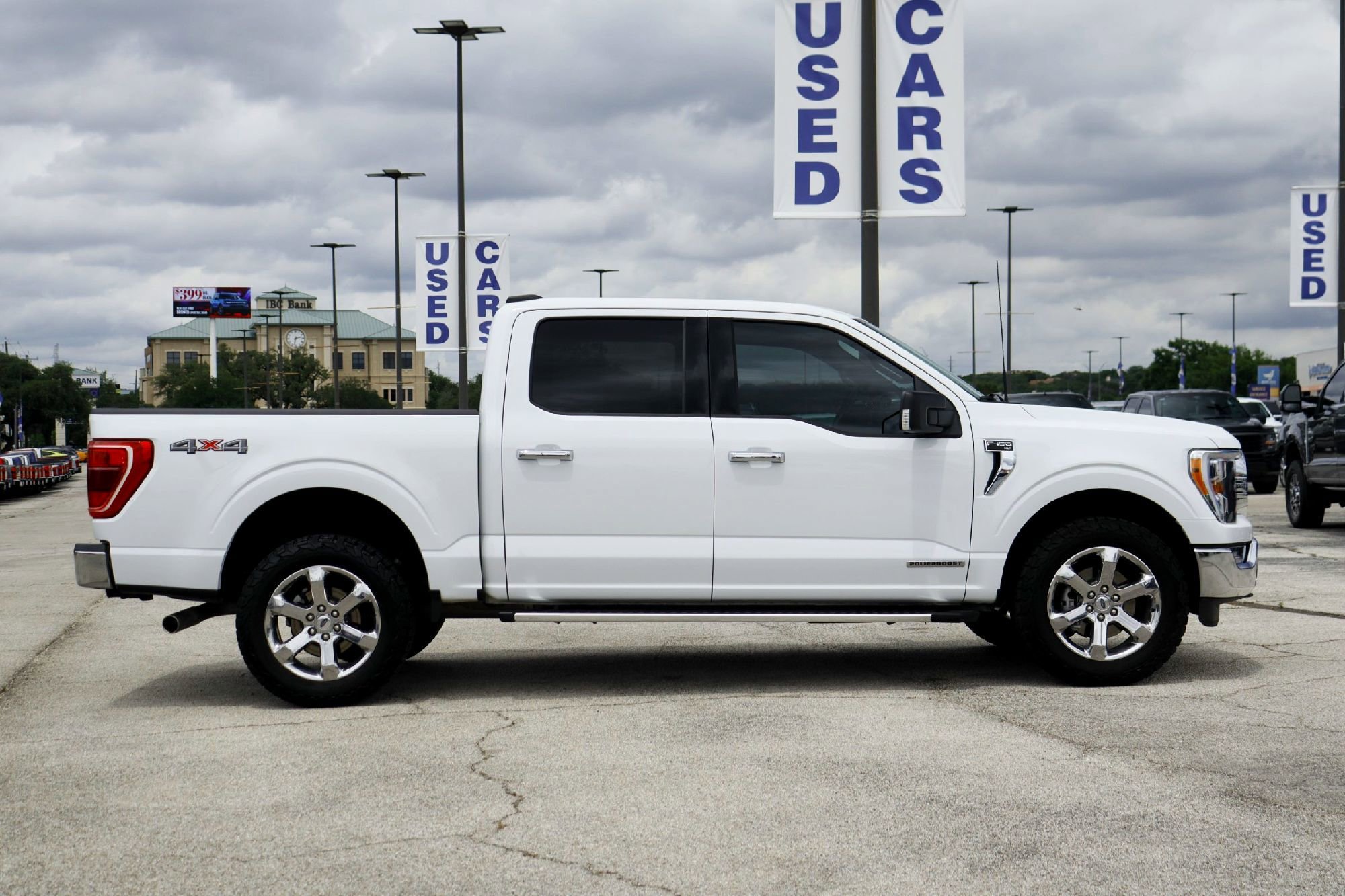 Certified Used 2023 Oxford White Ford XLT image 4
