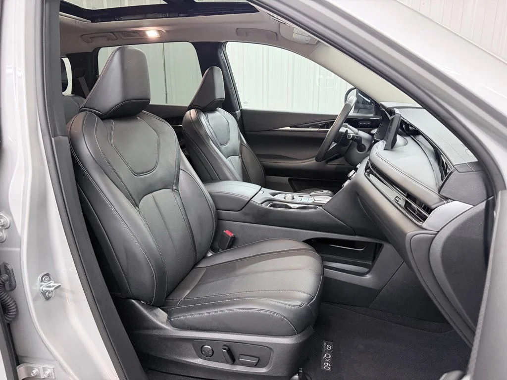Used 2023 Silver INFINITI PURE image 43