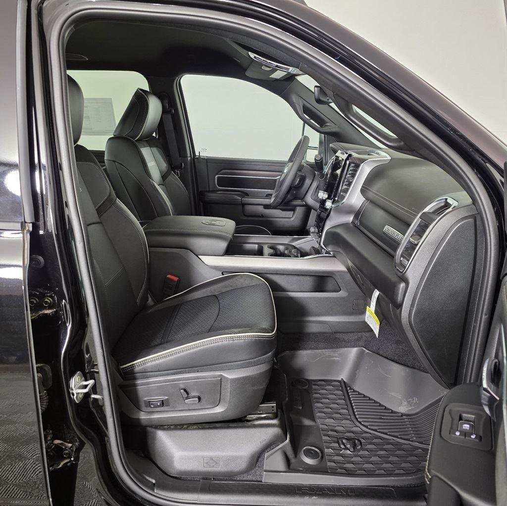 New 2025 Diamond Black Crystal Pearlcoat Ram Laramie image 23