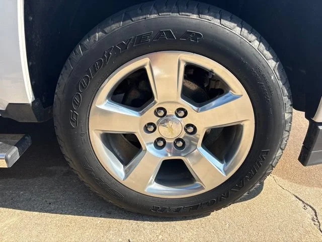 Used 2018 SUMMIT WHITE Chevrolet LT image 25