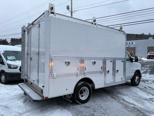 New 2026 Oxford White Ford E-350 SRW image 6