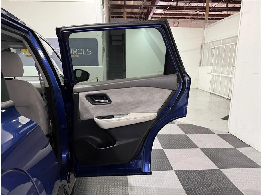 2022 Nissan Rogue SV - Photo 26
