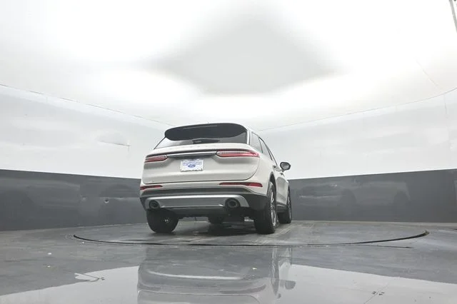 Used 2024 Pearl Metallic Lincoln Reserve image 33