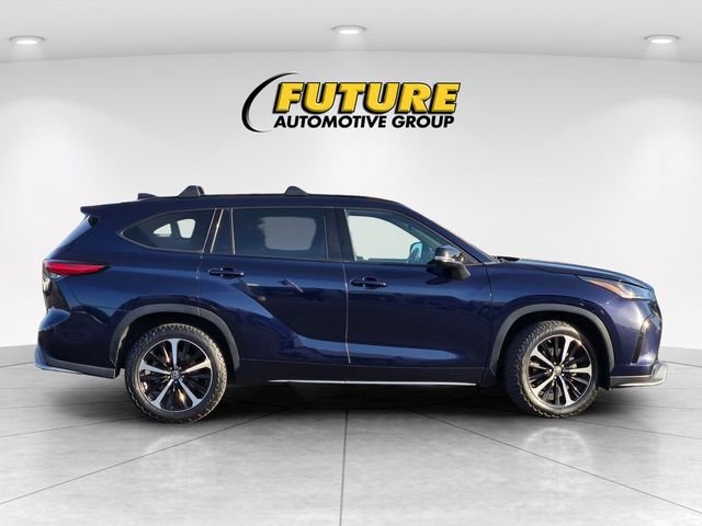Used 2022  Toyota XSE image 3