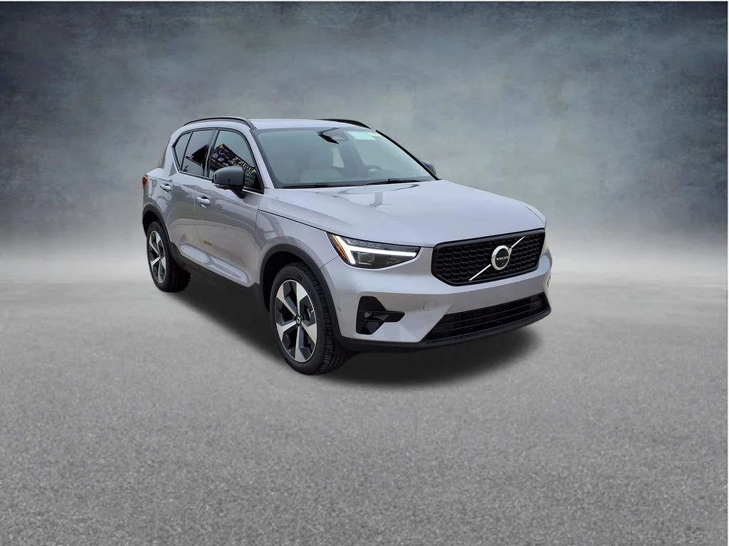 2026 Volvo XC40 B5 Plus Dark AWD's photo