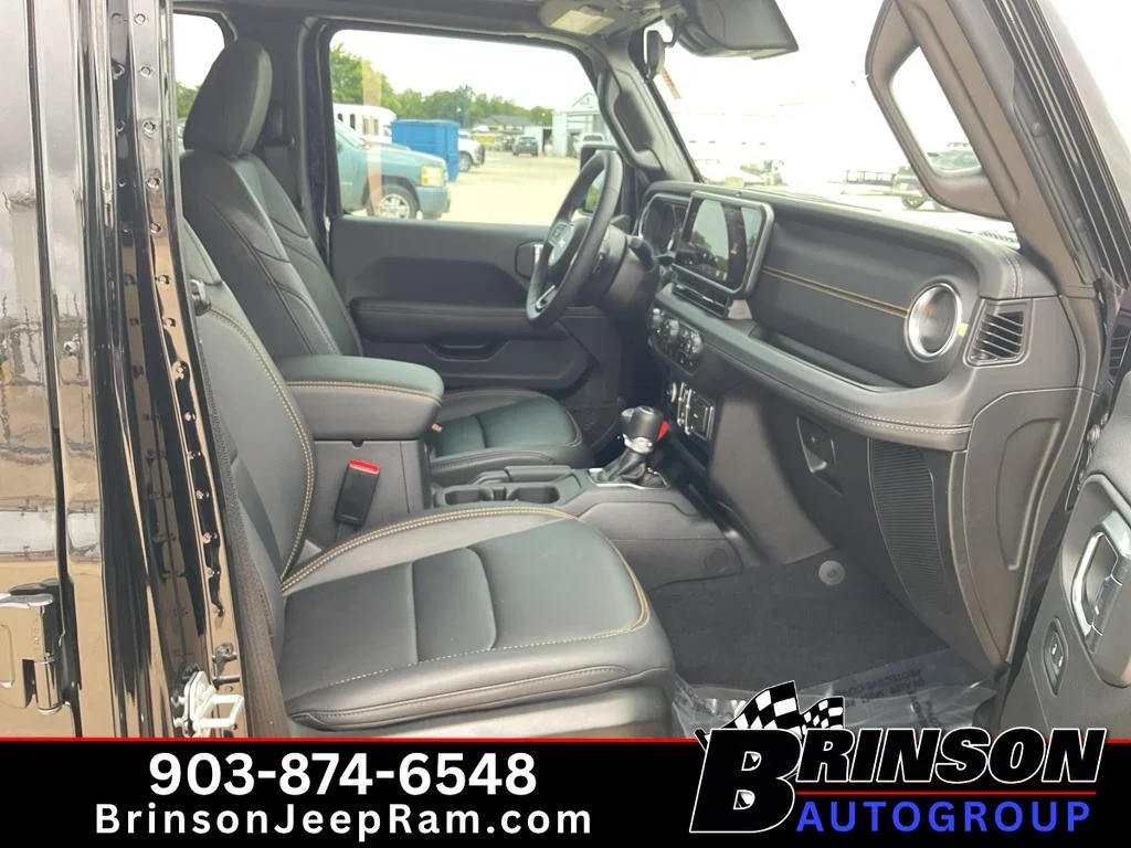 Used 2025 Black Clearcoat Jeep High Tide image 21