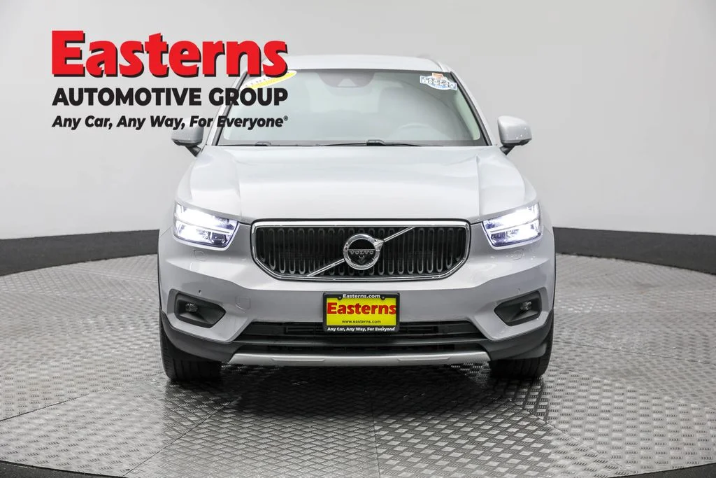 Used 2021 Silver Volvo Momentum image 2