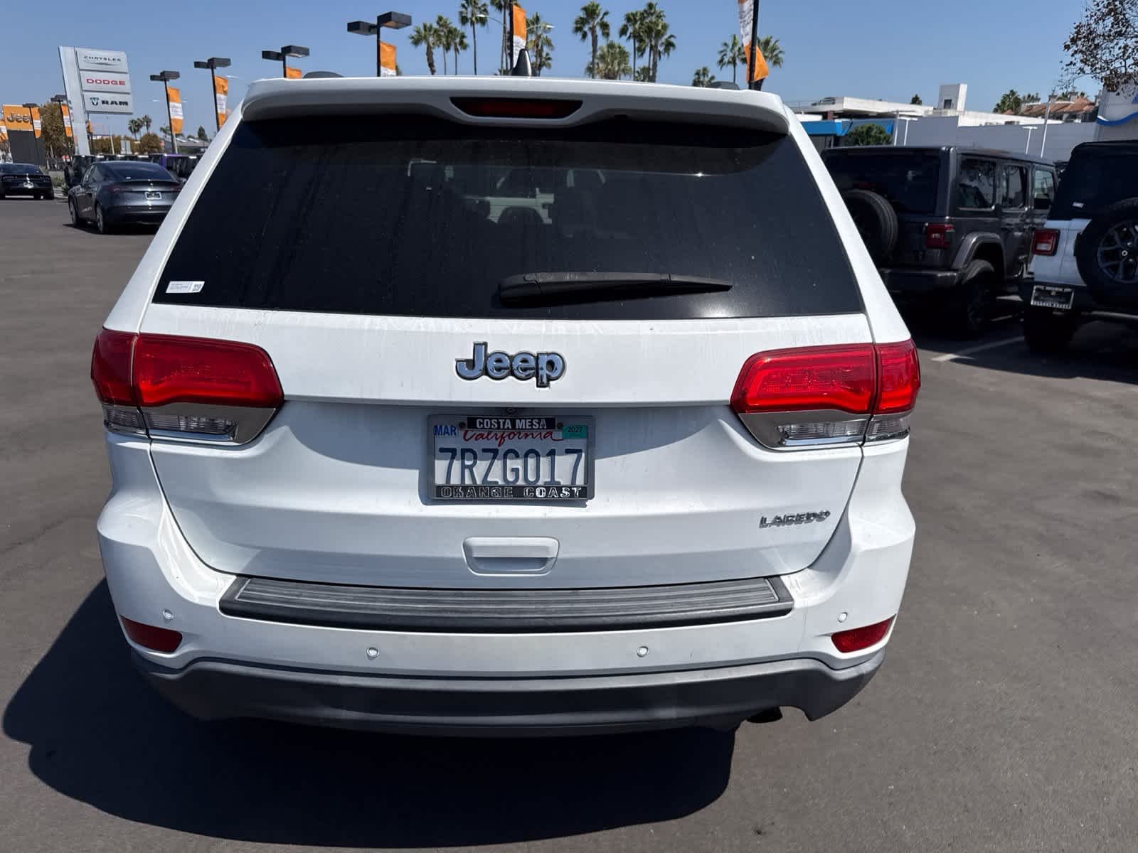 Used 2015 Bright White Clearcoat Jeep Laredo image 17
